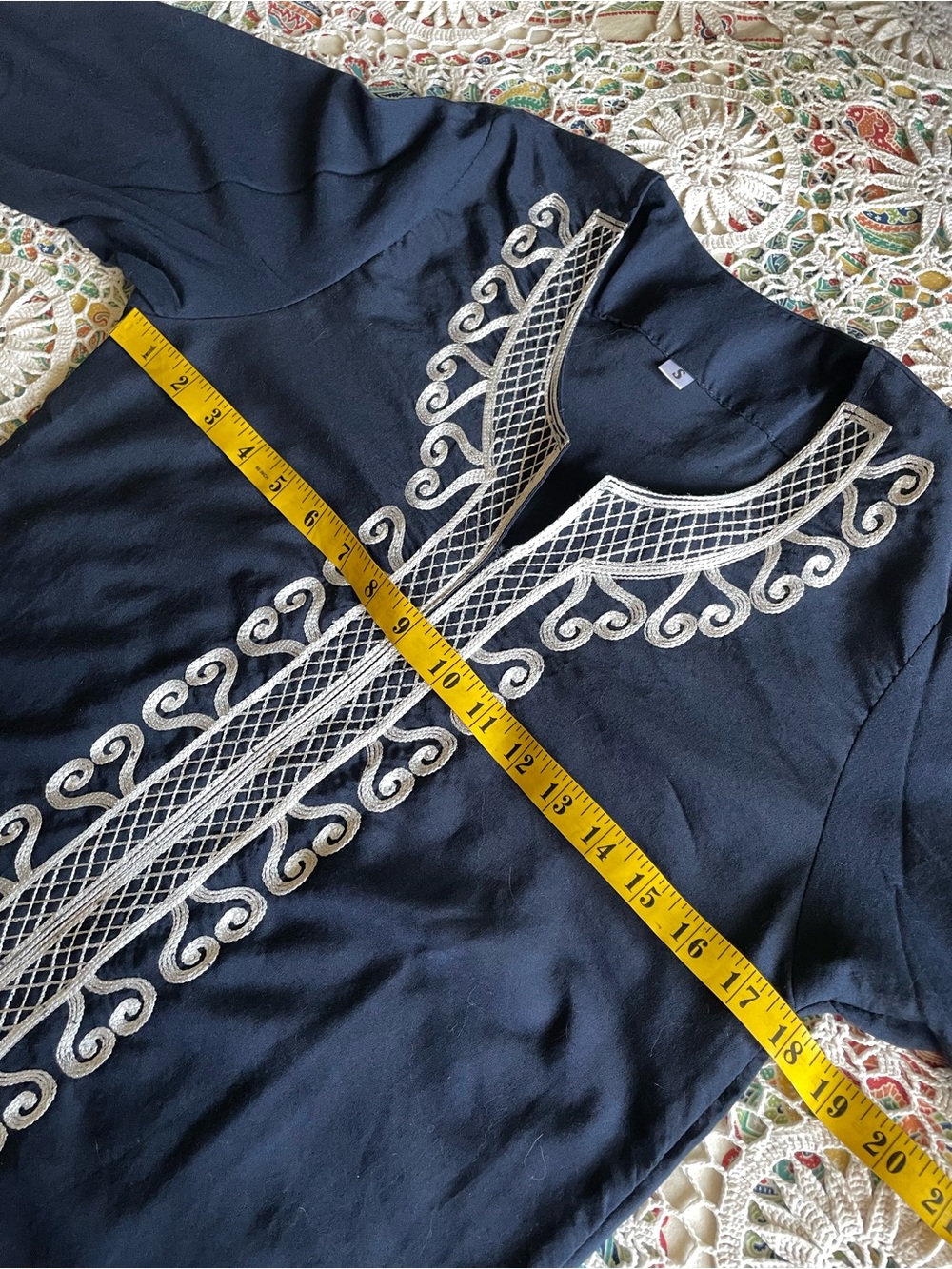 Embroidered caftan - Picture 12 of 15